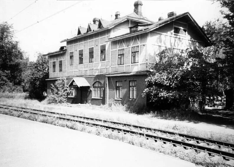 Лигово старинные фото. Жд станция озерки санкт-петербург. Вокзал озерки. Парк шувалово озерки. Спб шувалово озерки.