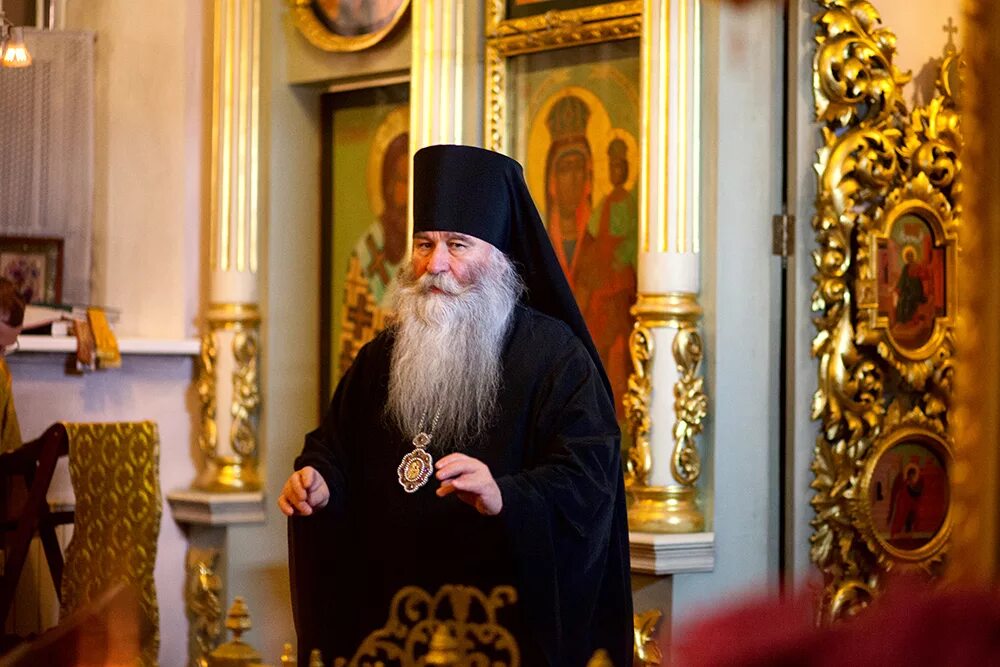 наместник оптиной пустыни венедикт. епископ воскресенский дионисий порубай. феофилакт моисеев епископ дмитровский. московской патриархии митрополит воскресенский дионисий. викарий святейшего патриарха московского и всея руси.