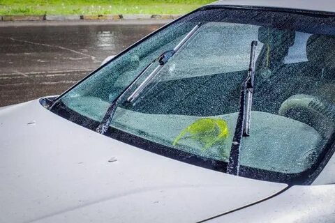 Вода на лобовом стекле