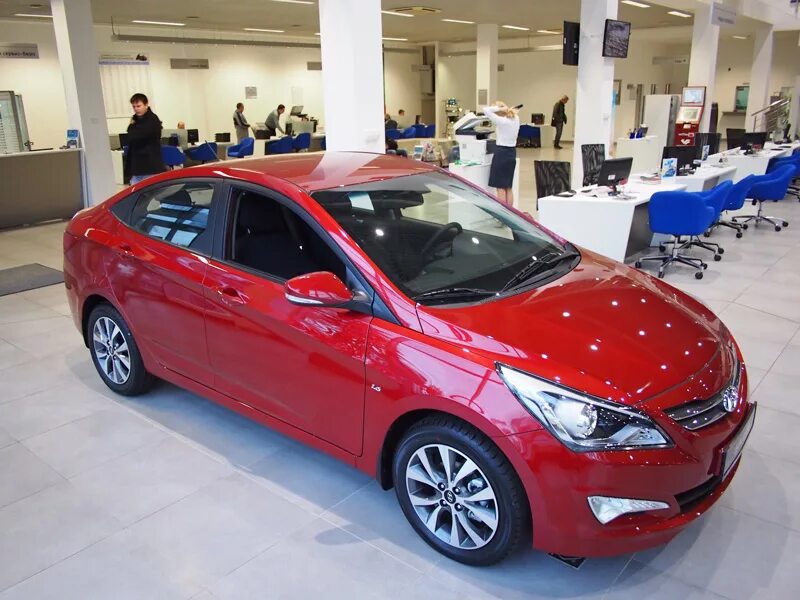 Купить солярис у официального дилера в москве. Hyundai Solaris 2021 Red. Хендай Солярис 2015 красный гранат. Hyundai Solaris 2016 красная. Hyundai Solaris 2023 красный.