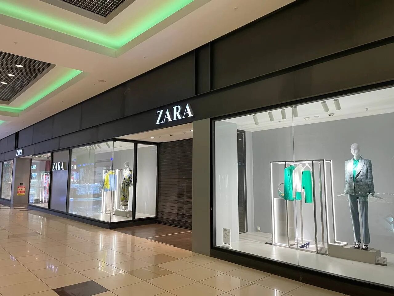 Час закрытых магазинов. Магазины Zara в России. Zara закрытие магазинов в России.