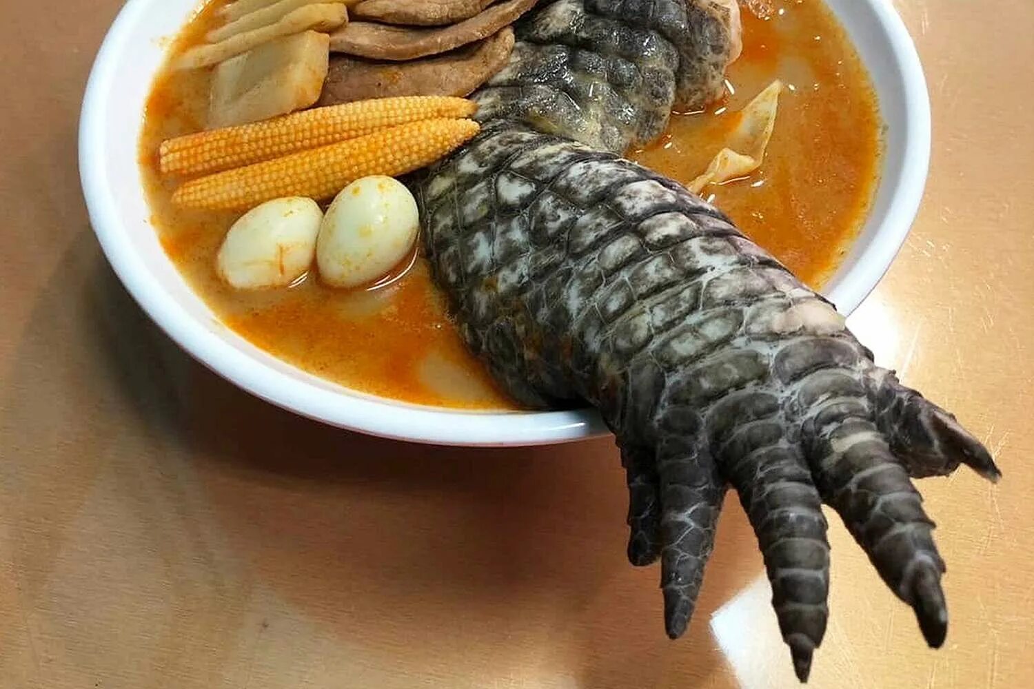 Годзилла суши. Годзилла рамен. Японская годзилла. Годзилла ест рамен. Godzilla ramen пенза.