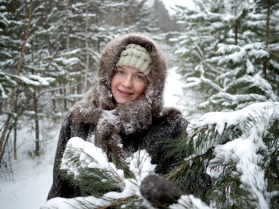 взрослая женщина зимой. фотосессия зимой женщина 40. женщина-зима. взрослая женщина зимой. зимняя одежда для женщин.