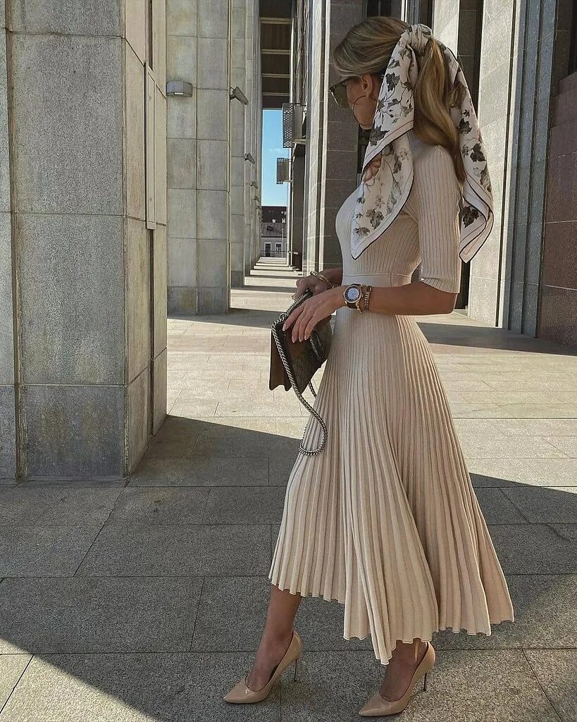 BCN Street Style on Instagram: "What about this @stradivarius dress?" Fashion, D