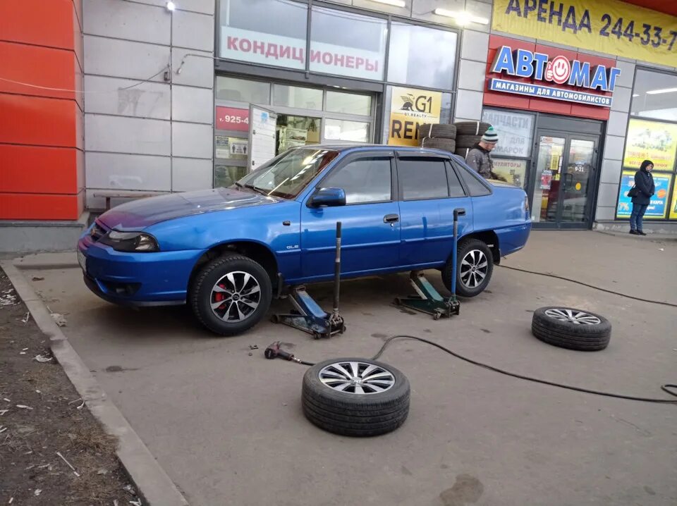 Можно ли на дэу нексия поставить. Крутые колеса на нексию n150. нексия с колесами от рио. влезут ли диски 215 45 р17 на дэу нексия. дайво лиганзе наружу тюнинг.
