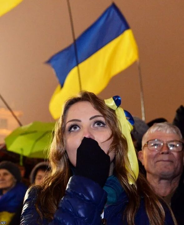 Майдан девушки. Хохлушки на митинге. Украинки на митингах. Украинская оппозиционерка. Убитые Украинки в Берлине флешмоб.