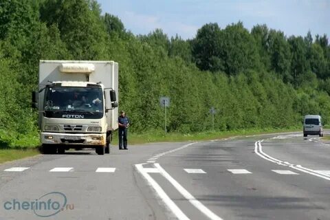 Объехать грузовой автомобиль справа