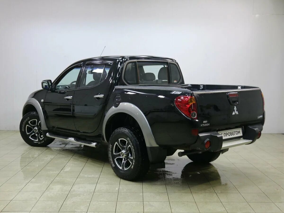 Mitsubishi l200 масло. Mitsubishi l200 черный. Митсубиси л200 черный. Mitsubishi l200 2.5. Мицубиси л200 2011.