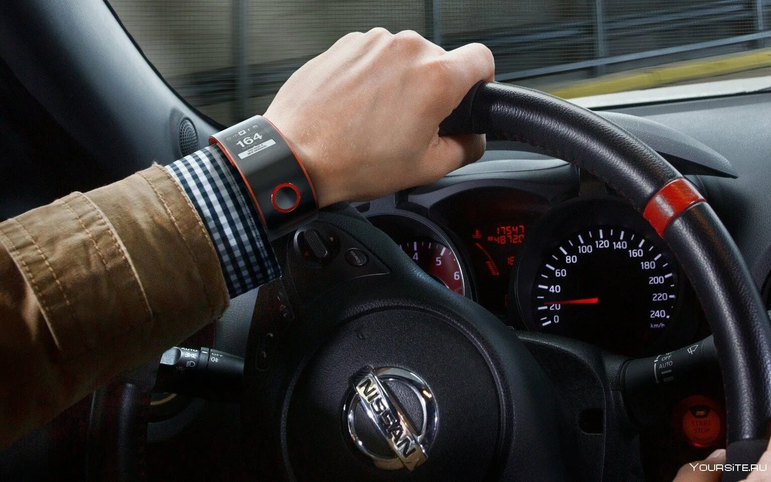 Можно ли играть на руле в. Часы nismo nissan. руки на руле. часы на руле машины. мужская рука с часами за рулем.
