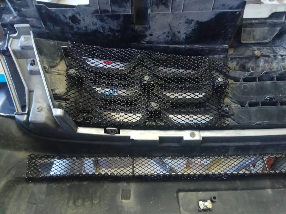 Сетка в багажник subaru crosstrek. Субару импреза 2 сетка в бампер защита радиатора. Сетка форестер. Subaru sg9 сабвуфер в багажник. Сетка в багажник субару форестер sg5.