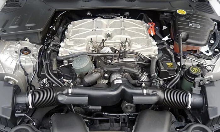 Ягуар xj двигатель. Jaguar xj 5.0 supercharged. двигатель jaguar xj 3.0 бензин. jaguar ча 3.0 supercharger подкапотка. ягуар xj 5.0 номер двигателя.