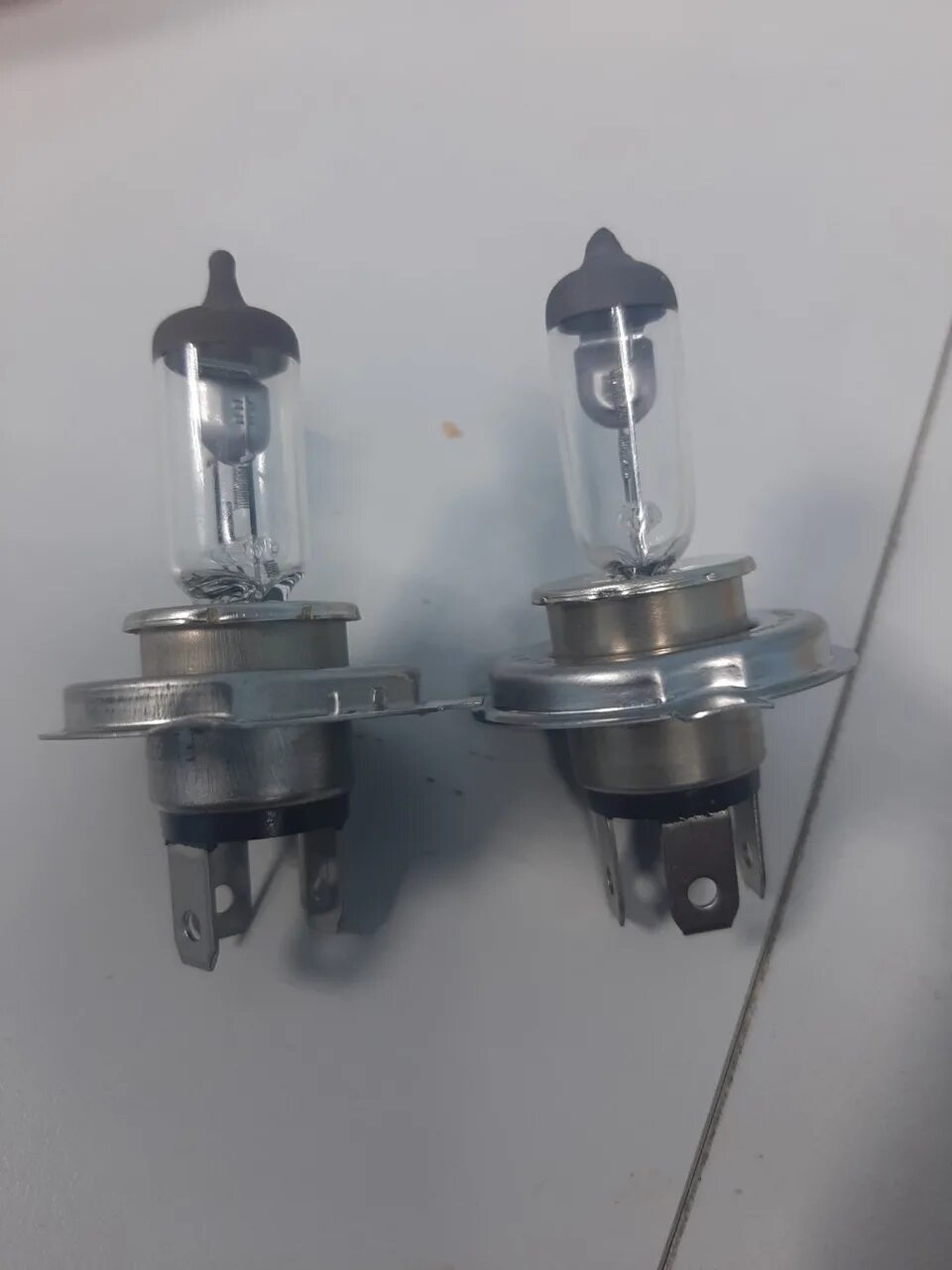 Лампочка ближний свет 2114. Лампочка ближнего света ваз 2109. Ваз 2114 ближний свет лампа. Цоколь ламп ближнего света ваз 2114. Цоколь ламп 2114.