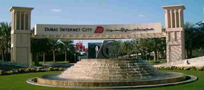 Дубай интернет сити. Дубай интернет Сити район. Dubai Internet City и tecom. Мемориалы в Дубае.