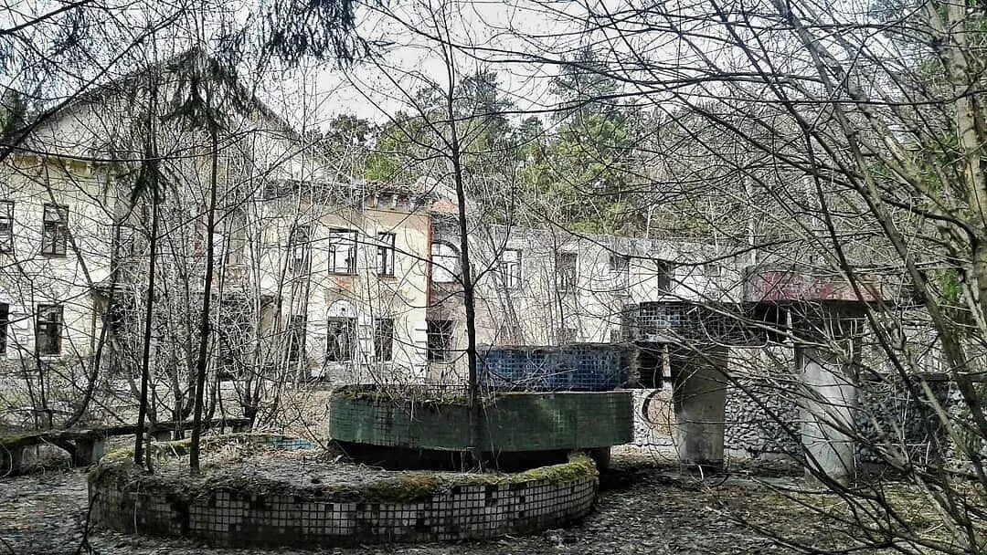 Заброшенный санаторий речкуновка новосибирск. Заброшенный санаторий речкуновка новосибирск. Санаторий речкуновский бердск заброшенный. Речкуновский санаторий новосибирск. Заброшенный санаторий в бердске речкуновка.