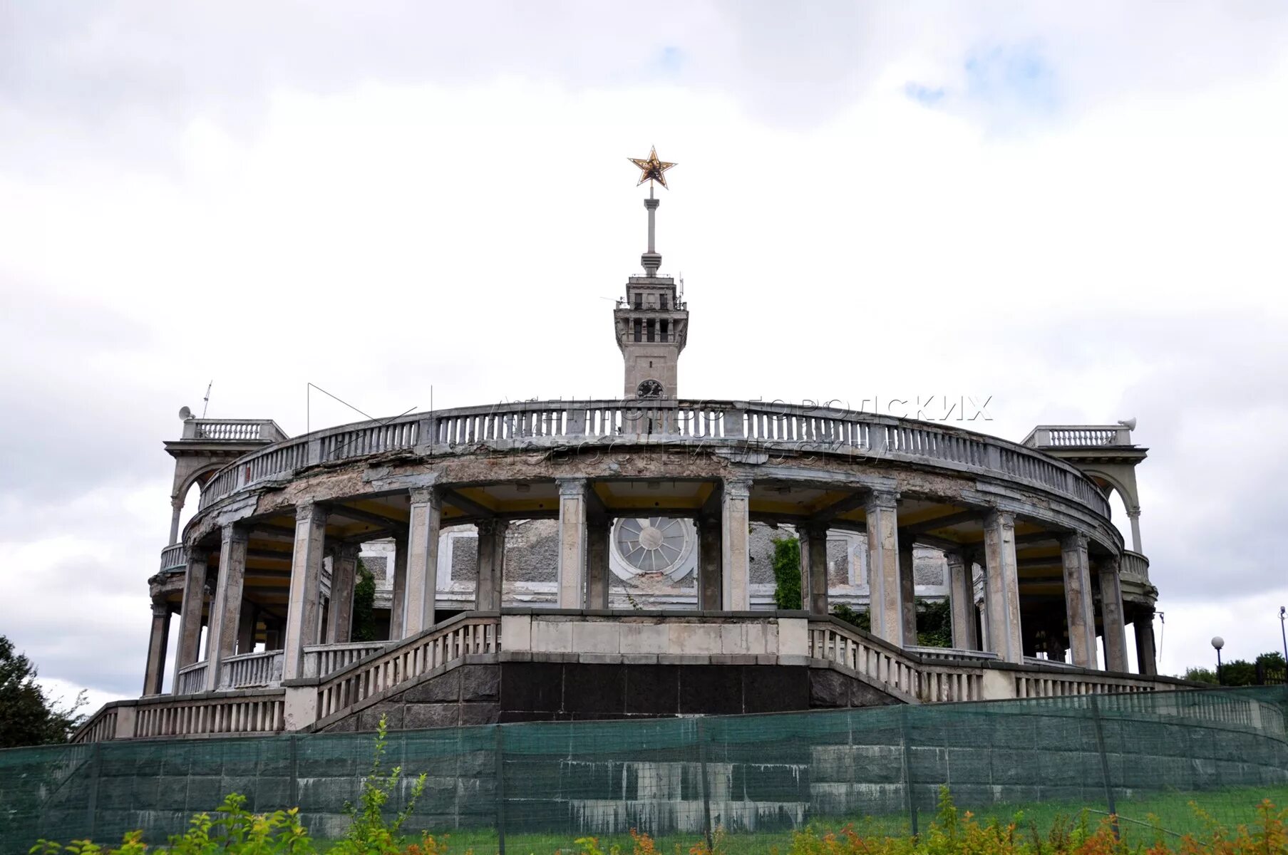 Символы москвы северный речной вокзал. Северный Речной вокзал. Ресторан купол Северный Речной вокзал. Северный Речной вокзал в 90 годы. Северный Речной вокзал шоу.