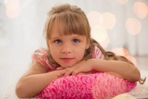 Девочки получают