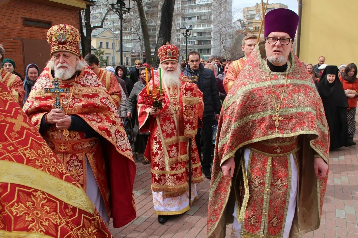 Настоятели московских храмов