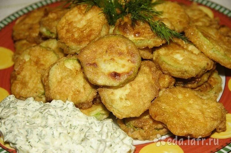 Кабачки в кляре на сковороде с чесноком. Кляр для кабачков на сковороде рецепт приготовления. Кабачки в кляре жареные в масле калорийность. Кабачки в кляре на сковороде с чесноком. Кляр для кабачков на сковороде рецепт приготовления.