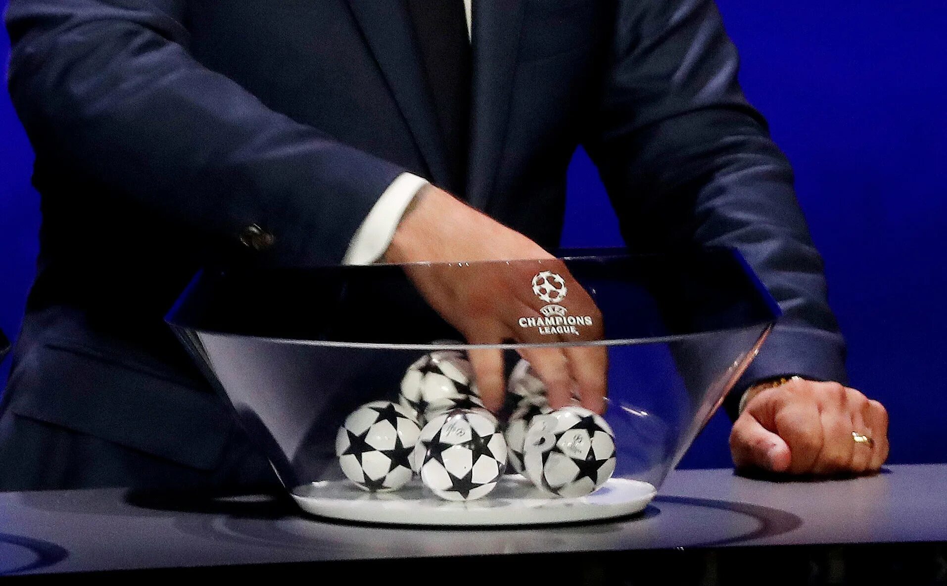 Champions league drawn. Жеребьёвка Лиги чемпионов 2021 2022. Жеребьёвка Лиги чемпионов 2021-22. Лига чемпионов 1/8 жеребьевка 2022. Жеребьевка Лиги чемпионов УЕФА.