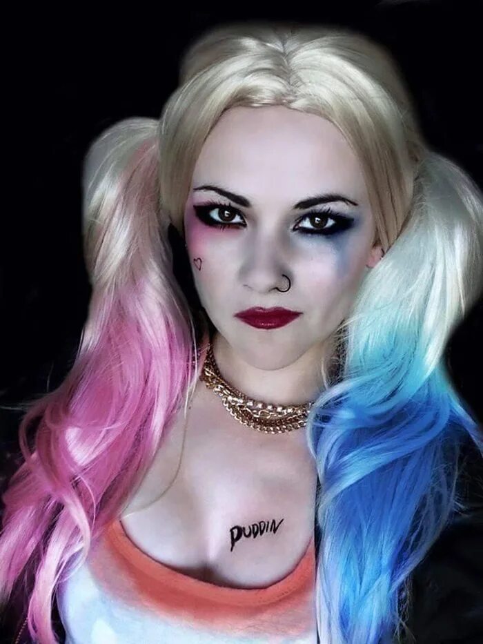 Роберт паттинсон сумерки рассвет часть 2. Как звали 1 девушку. Эшли бенсон в фильме пиксели. Макияж харли квинн отряд самоубийц. Харли квинн.