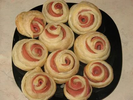 Булочки дрожжевые с сыром колбасой