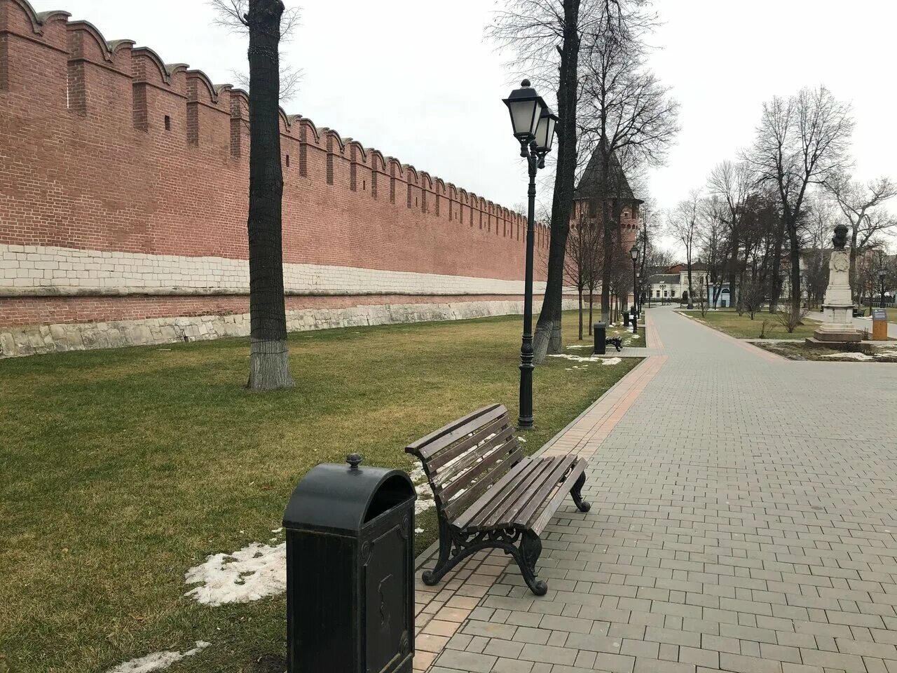 Кремлевский сквер Тула. Кремлевский сад Тула. Тула Кремль Кремлевский сад. Кремль с садом Тула.