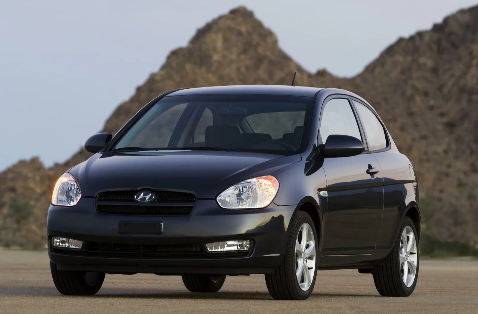Hyundai поколения. Hyundai Accent 2010. Hyundai Accent MC 2006-2010. Hyundai Accent 3 2006 - 2010. Хендай акцент 3 поколения.