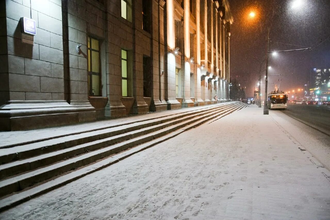 Фото снежного новосибирска. Снежный новосибирск. зимние улицы новосибирска. вечер снег новосибирск. город новосибирск в снегу.