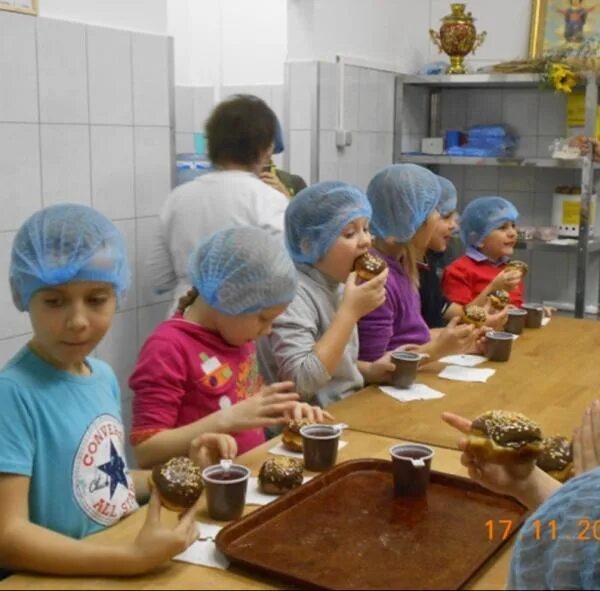 Экскурсия в хлебопекарню совхоз им ленина. Пекарня хлебные традиции в совхозе им ленина. Экскурсия детей в пекарню. Хлебные традиции пекарня совхоз имени ленина. Пекарня хлебные традиции в совхозе им ленина.