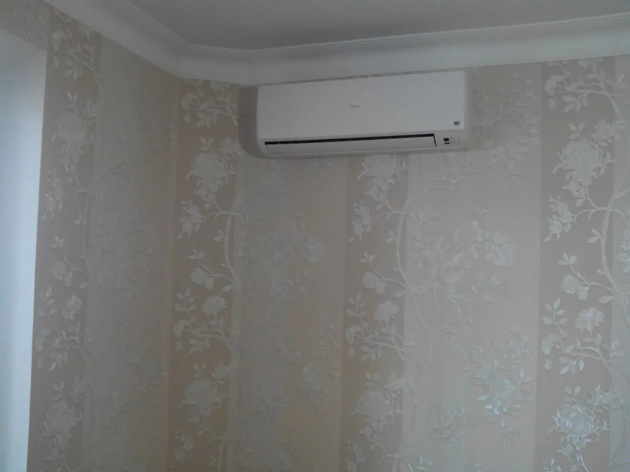 Техноклимат обслуживание кондиционеров. Монтаж внешнего блока кондиционера. Авито саратов ремонт кондиционеров. Установщик кондиционеров. Технопарк белгород кондиционеры установка.