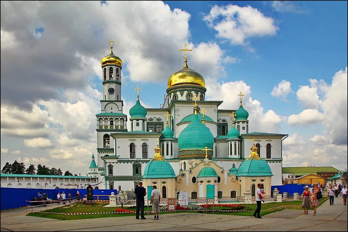 Воскресенский мужской монастырь истра. Воскресенский Новоиерусалимский монастырь Истра. Новоиерусалимский собор Истра. Воскресенский собор Новоиерусалимского монастыря. Истра собор Новоиерусалимского монастыря.