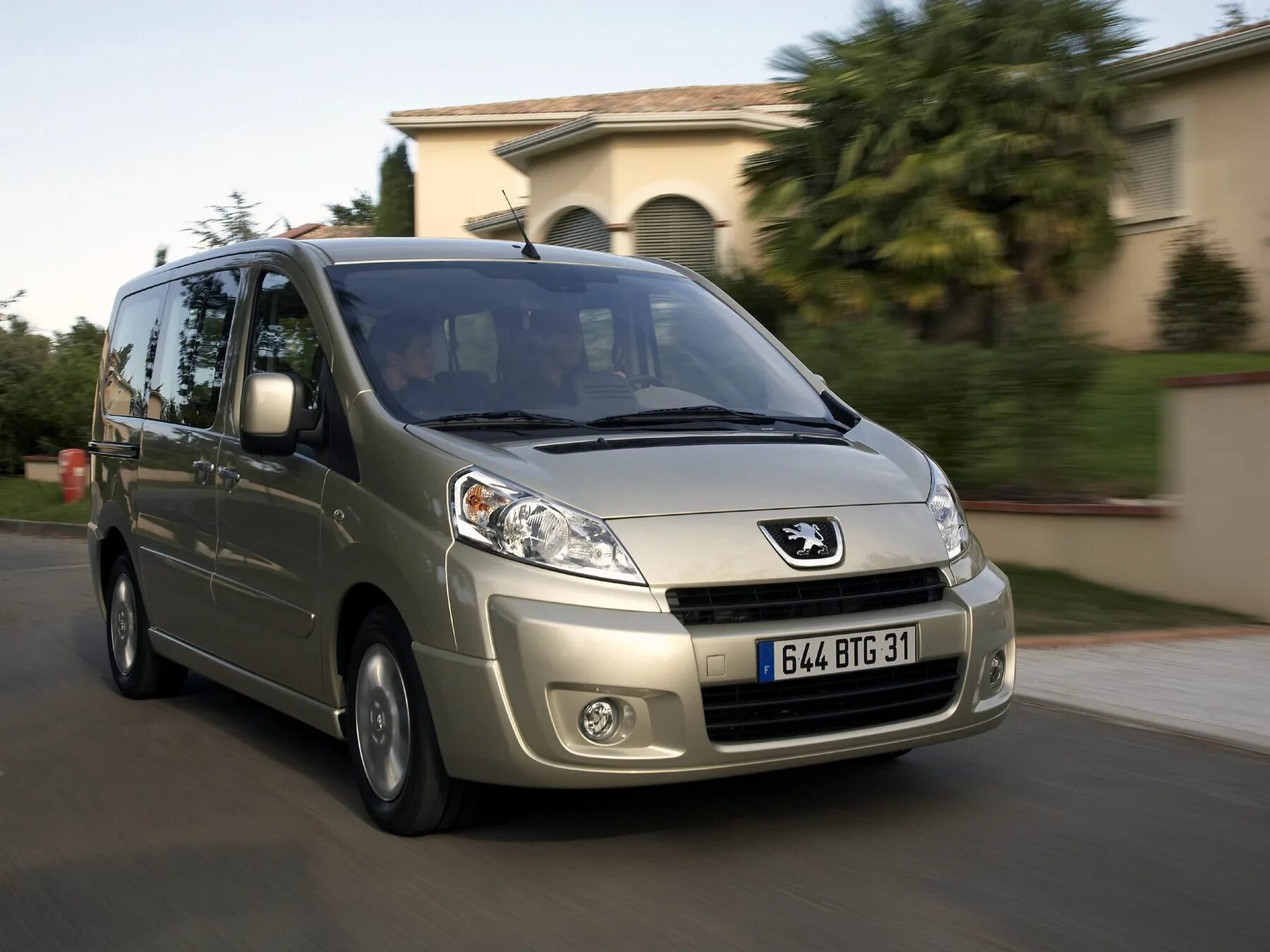 Пежо эксперт минивэн. Peugeot Expert Tepee. Пежо эксперт пассажирский 2011. Пежо боксер минивэн. Купить минивэн пежо