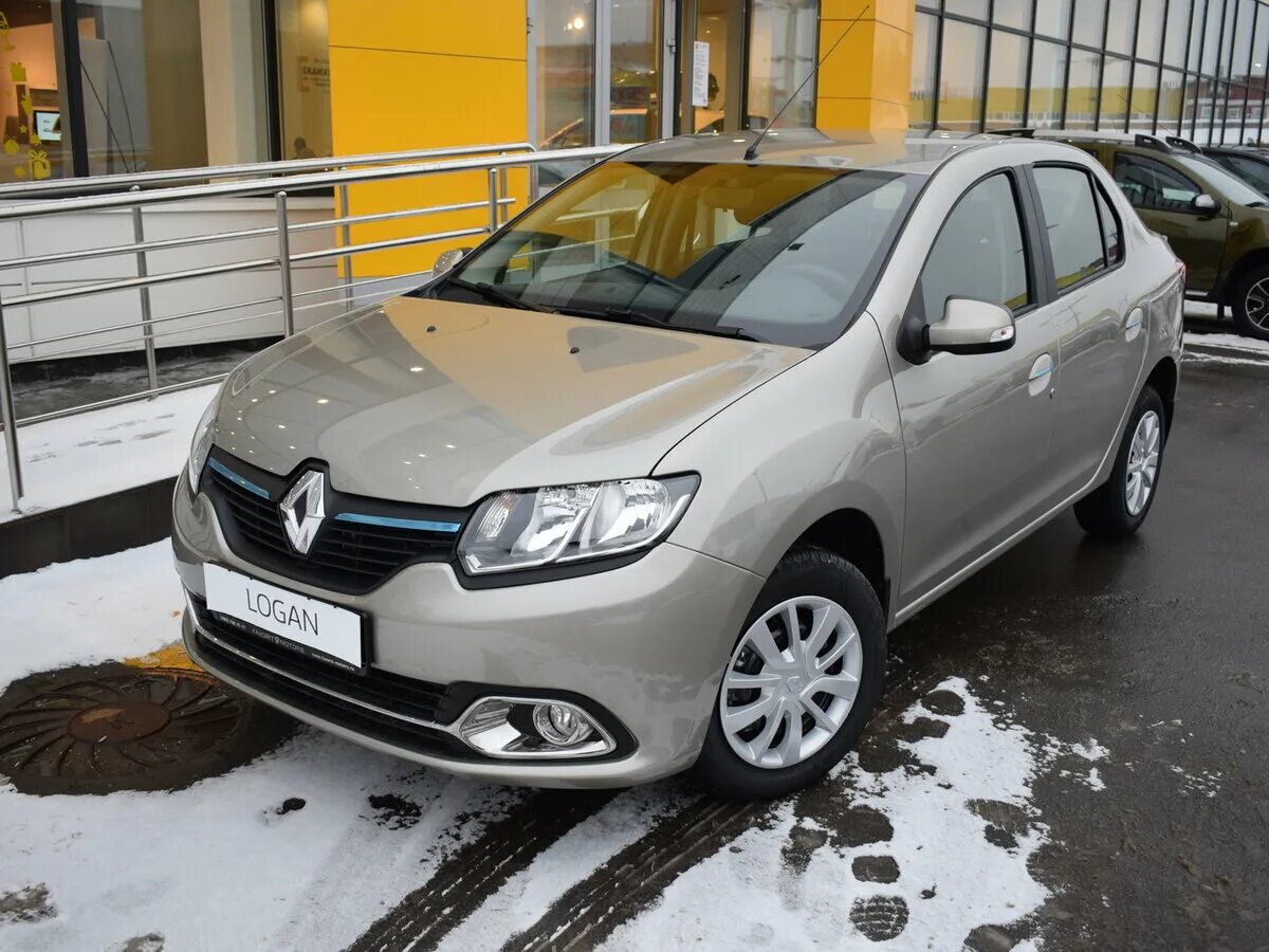 Auto ru renault. Renault Logan II 2017. Renault Логан 2017. Рено Логан 2 2017. Рено Логан 2017г.