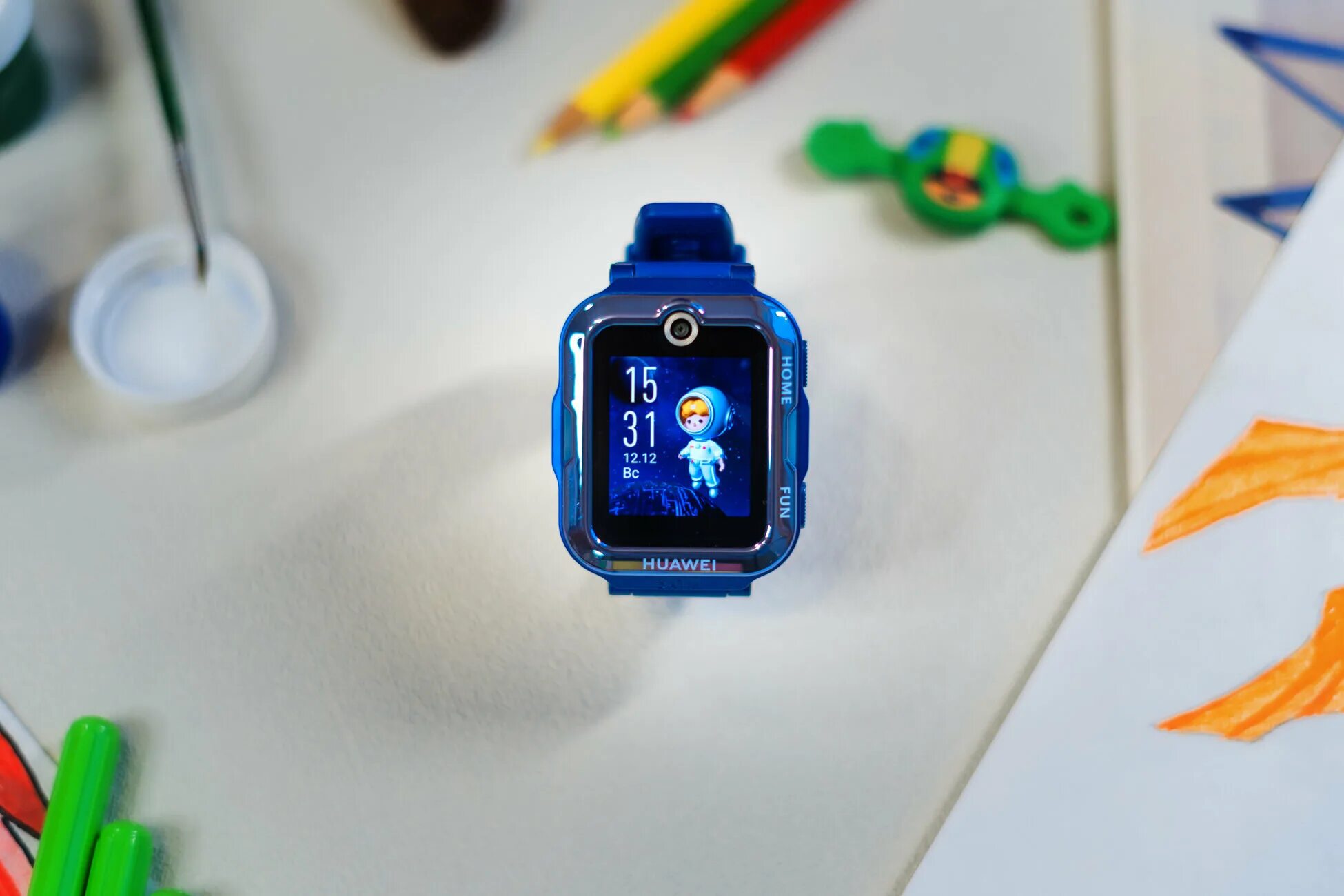 Huawei kids часы купить. Huawei watch Kids 4 Pro. Huawei watch Kids 4 Pro сим карта. Huawei watch Kids 4 Pro на детской руке. Huawei watch Kids 4 Pro на руке ребенка.