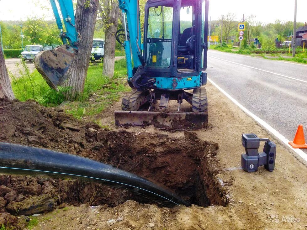 Прокол дороги для водопровода. Прокол ГНБ под водопровод. ГНБ прокол под дорогой. Прокол под дорогой для водопровода. Горизонтальное бурение прокол.