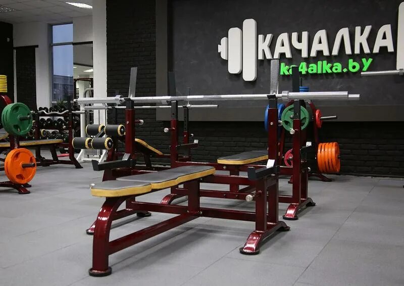 21 век качалка. Качалка зал. спортивная качалка. качалка тренажерный зал. качалка тренажерка.