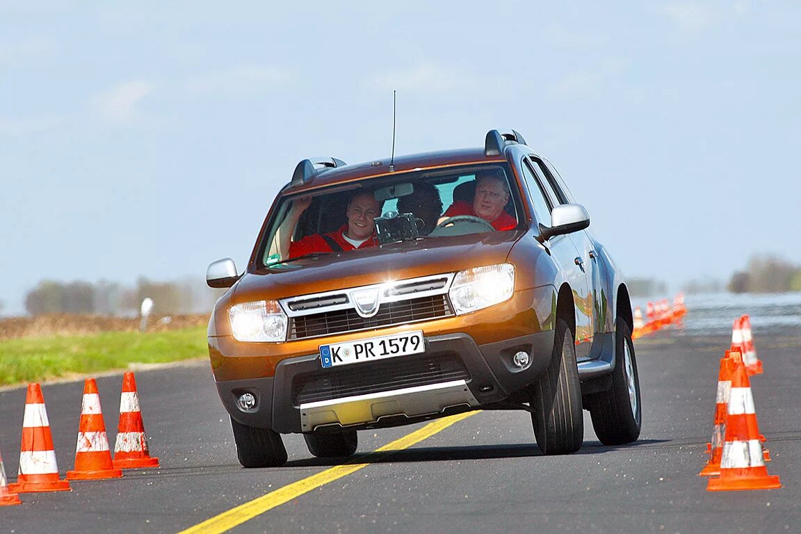 Renault Duster WRC. Рено Дастер каршеринг. Дорожный мастер Рено Дастер. Рено Дастер в Германии. Поворот машина слушать