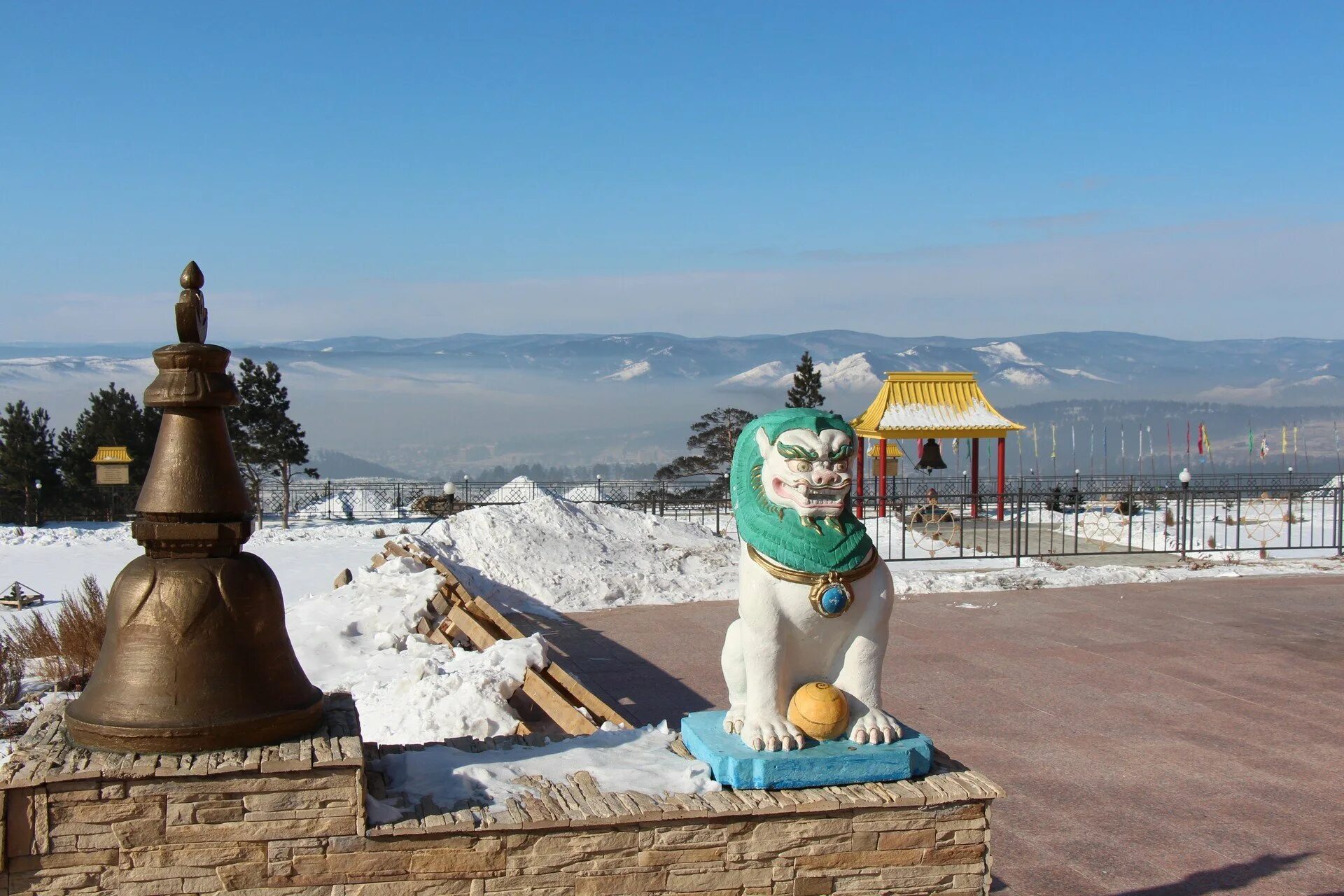 Улан удэ бесплатные. Улан-Удэ. Памятники города Улан Удэ. Улан-Удэ-столица Бурятии. Достопримечательности. Бурятия Улан-Удэ достопримечательности.