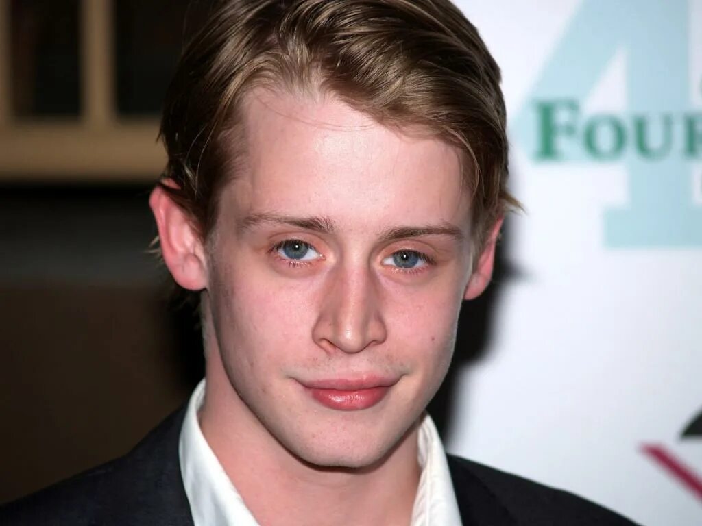 Маколей калкин биография. Маколей калкин. маколей калкин macaulay culkin. кристофер калкин. маколей калкин 2025.