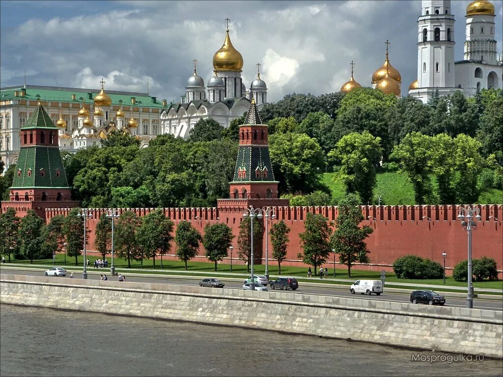 Какие реки протекают у стен московского кремля