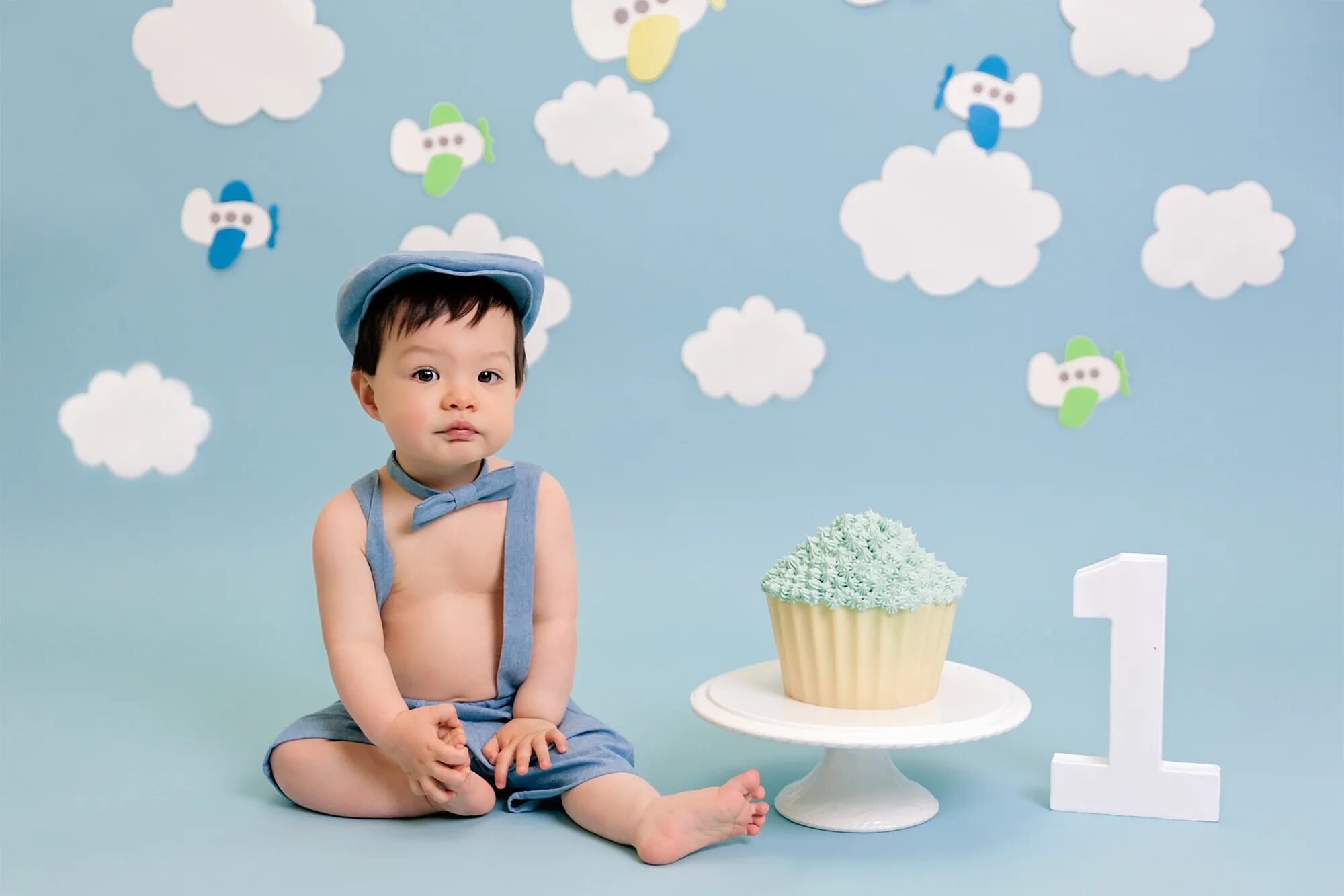 Baby mine boy. Торт для мальчика. Фотосессия мальчика 1 год. С днем рождения Baby. Smash Cake фотосессия.