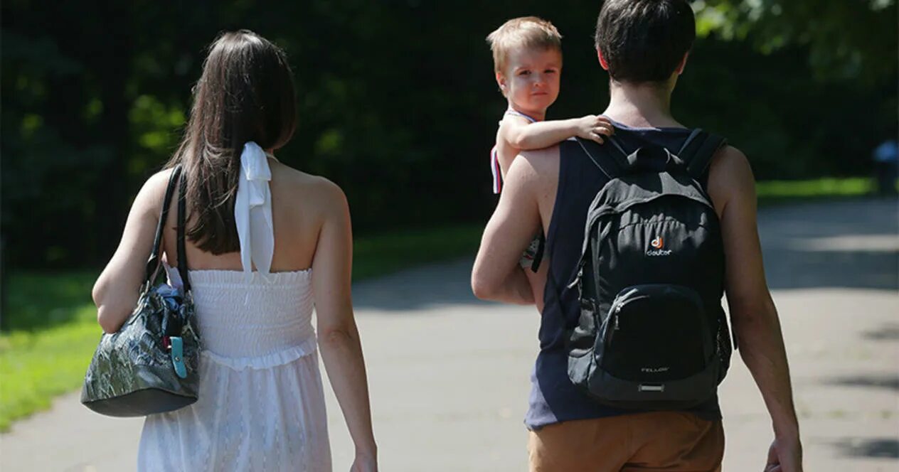 близнецы лера и гера москва. ребенок 8-15. причины безнадзорных и беспризорных детей. участие в несанкционированном митинге. дети лишенные общества.