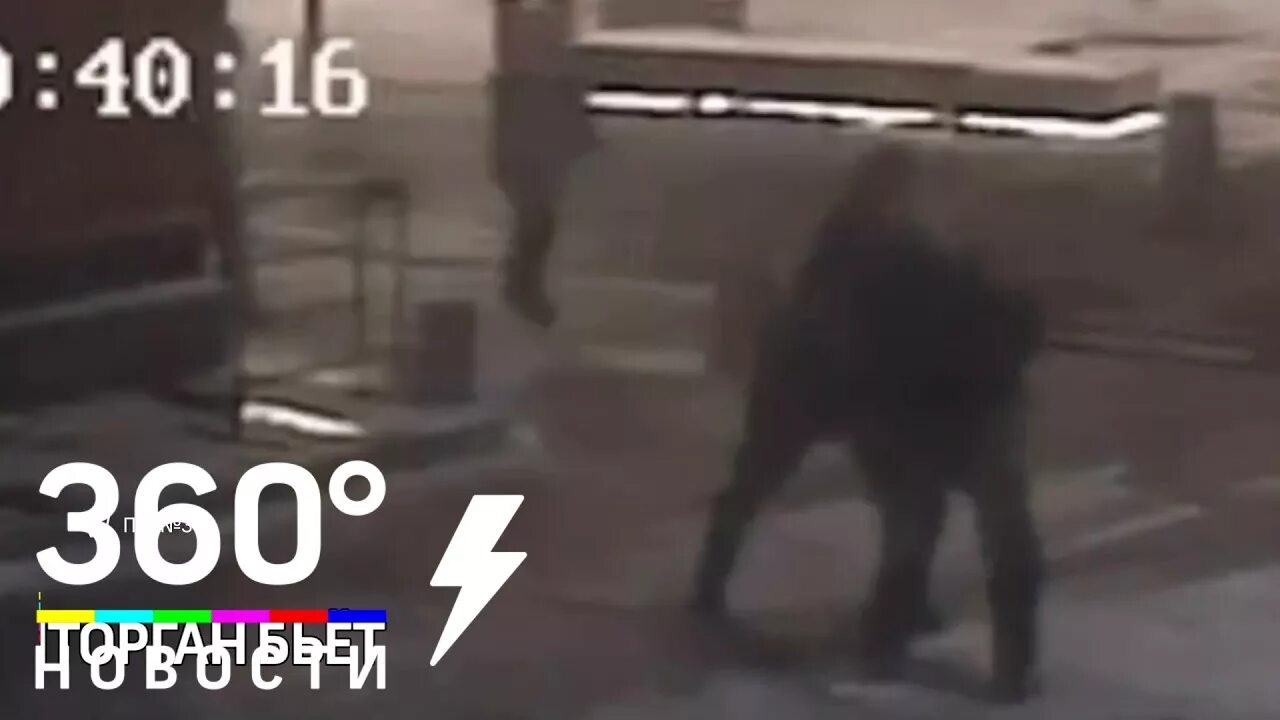 Константин богомолов драка с виторганом. Собчак драка. Трое выгоняют тирана фото. Ксения собчак избиение. Виторган избил богомолова.