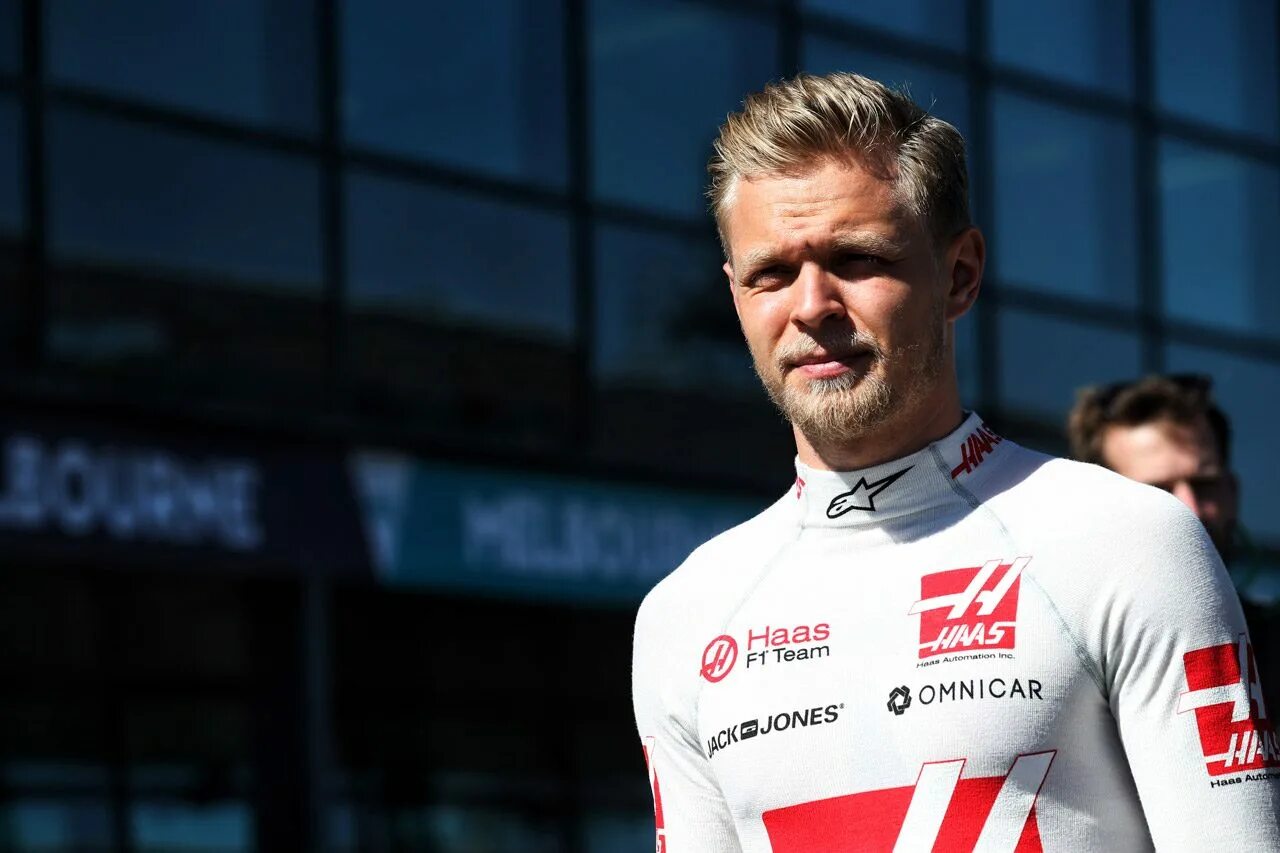 Футболка haas f1 team 2016. Мерч f1 haas rich energy. Форма гонщиков формулы 1. Haas одежда. Haas поло.