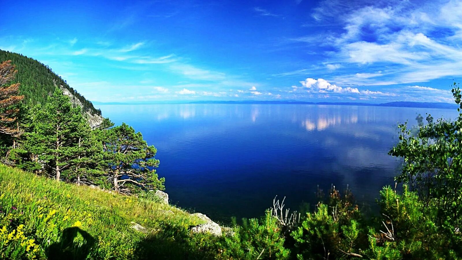 Восточная Сибирь Байкал. Озеро Байкал Lake Baikal. Мыс Лударь на Байкале. Поселок Горячинск на озере Байкал. Самые крупные озера сибири