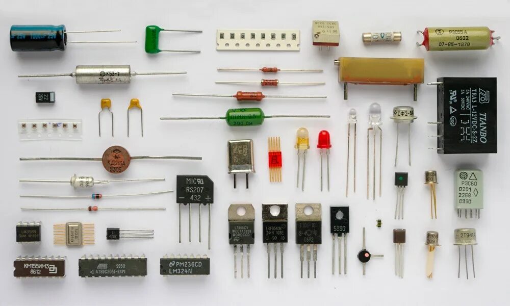 Резисторы транзисторы конденсаторы диоды. Резистор конденсатор 6 с 231. Радиодетали микросхемы транзисторы конденсаторы. Транзистор 2т208м. R б т с
