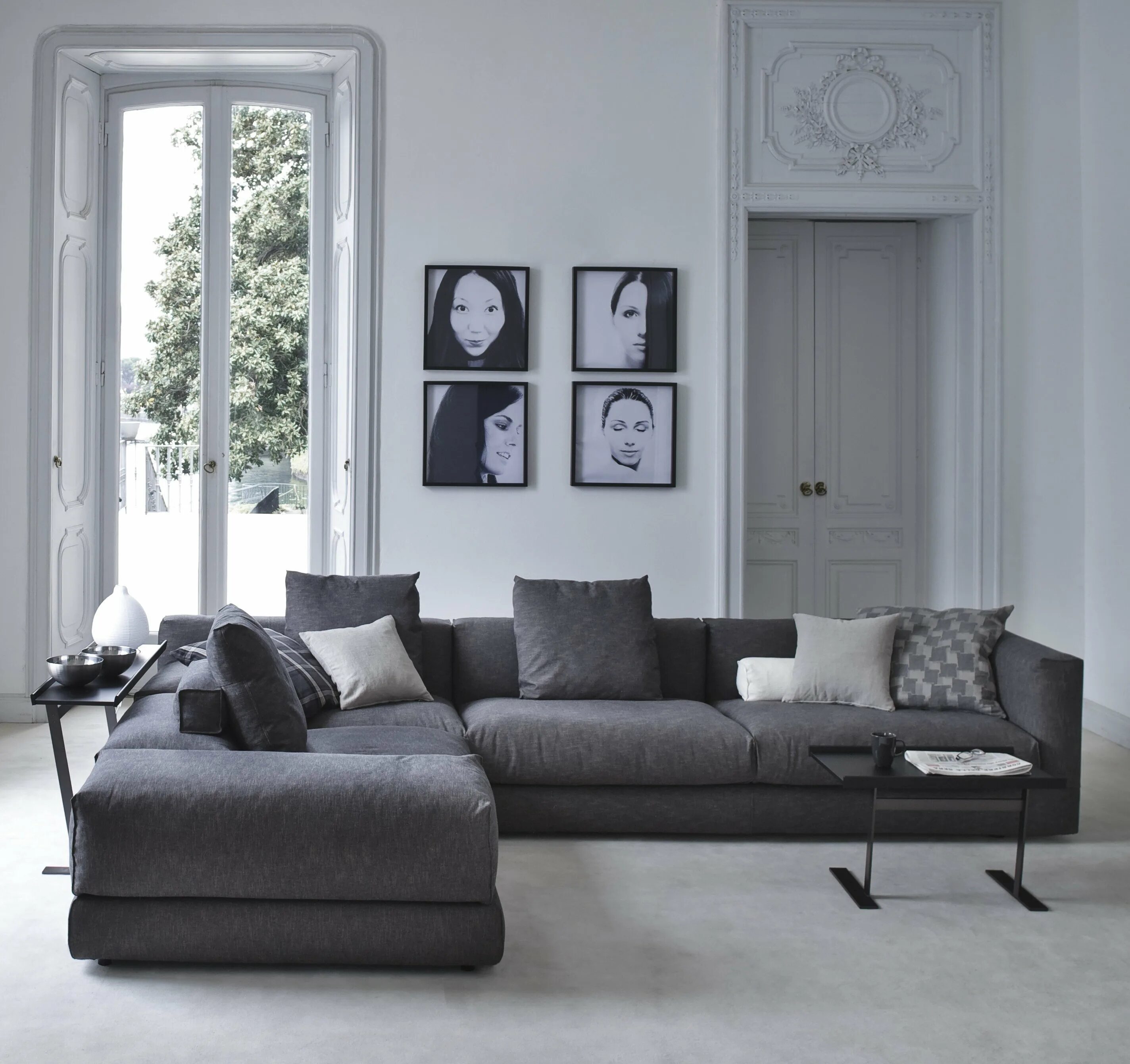 Графитовый диван в интерьере. Диван серый. Диван серого цвета. Красивый серый диван.