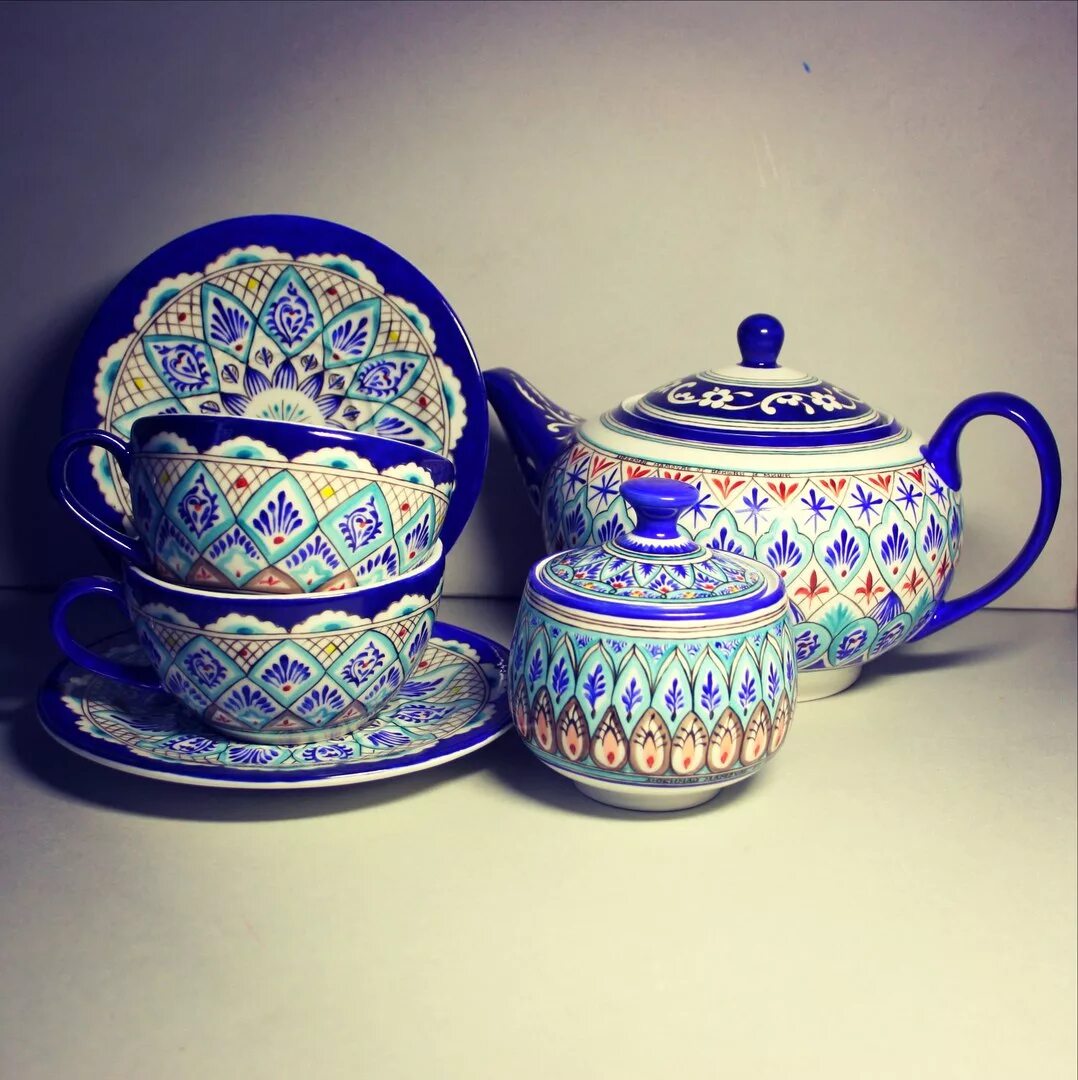 Кобальтовая клетка императорский фарфоровый завод. Столовый сервиз версаче 6 персон. Сервиз орнамент. Сервиз пролетарий дулево. Посуда с красивым орнаментом.