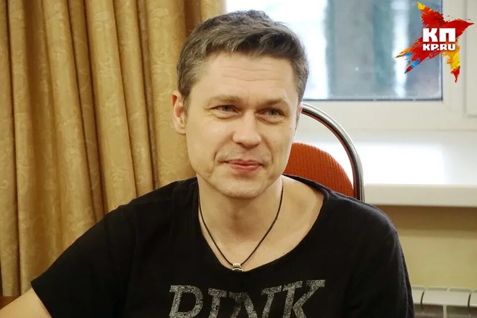 Денис Рожков: "На сцене не раздеваюсь, потому что не стриптизер, да и голое тело