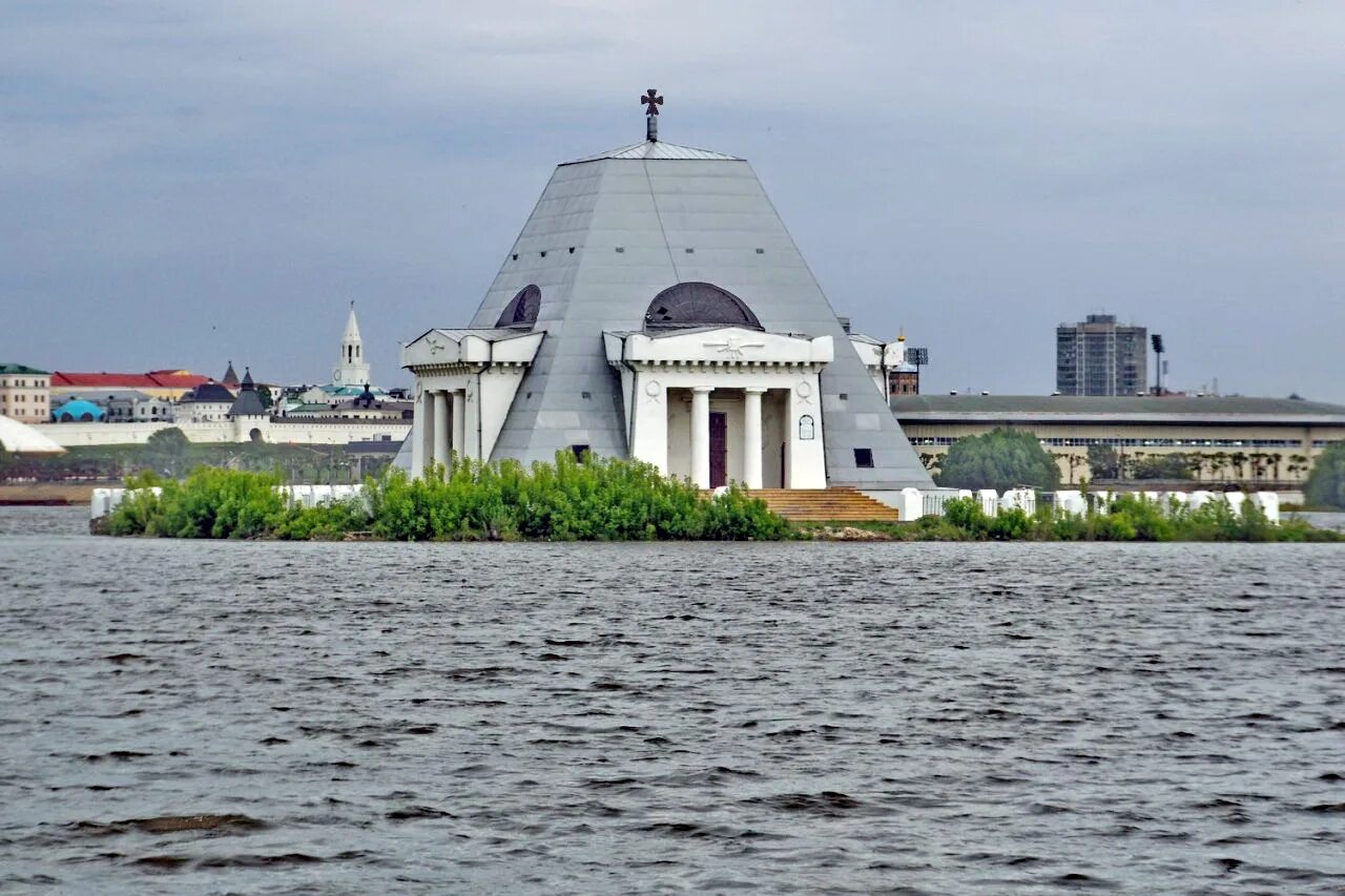 Казань пала. Храм памятник павшим воинам Казань. Храм Нерукотворного образа Спасителя Казань. Храм-памятник Спаса Нерукотворного. Зрампамчтник воинам Казани.